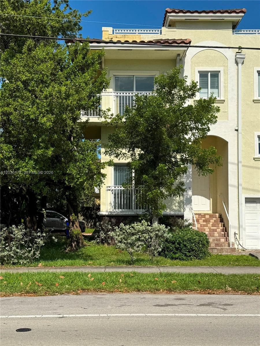 820 N 17th Ave photo 3