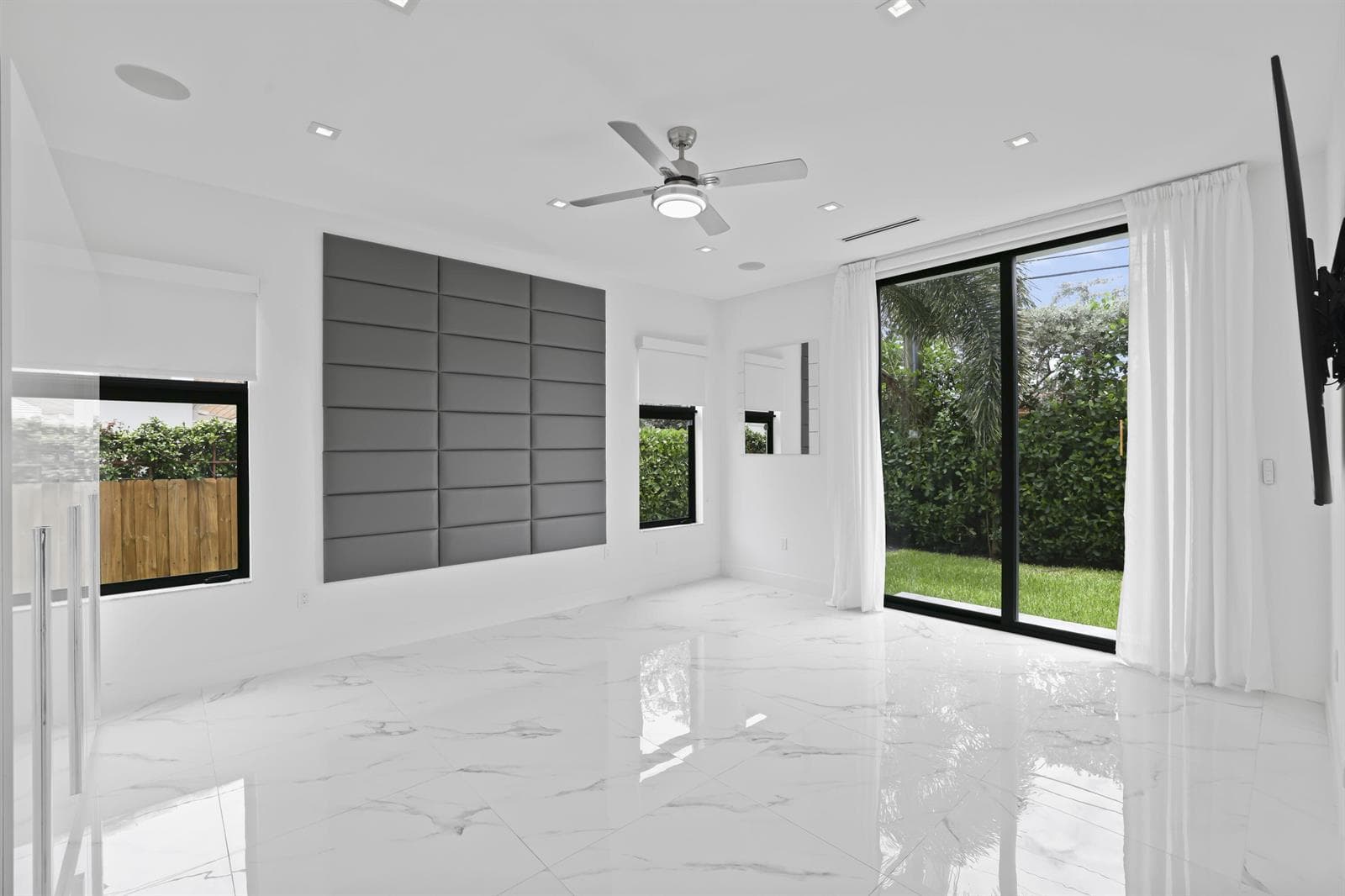 2620 Southeast 6th St - 52.jpg-FULL