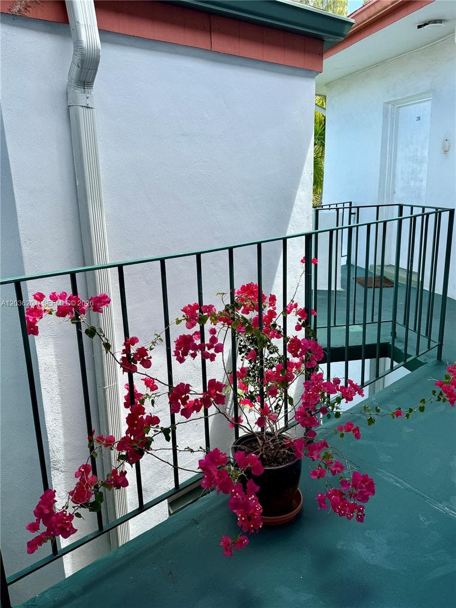 SKY LAKE GARDENS NO 4 · #251 in Miami - Photo 2