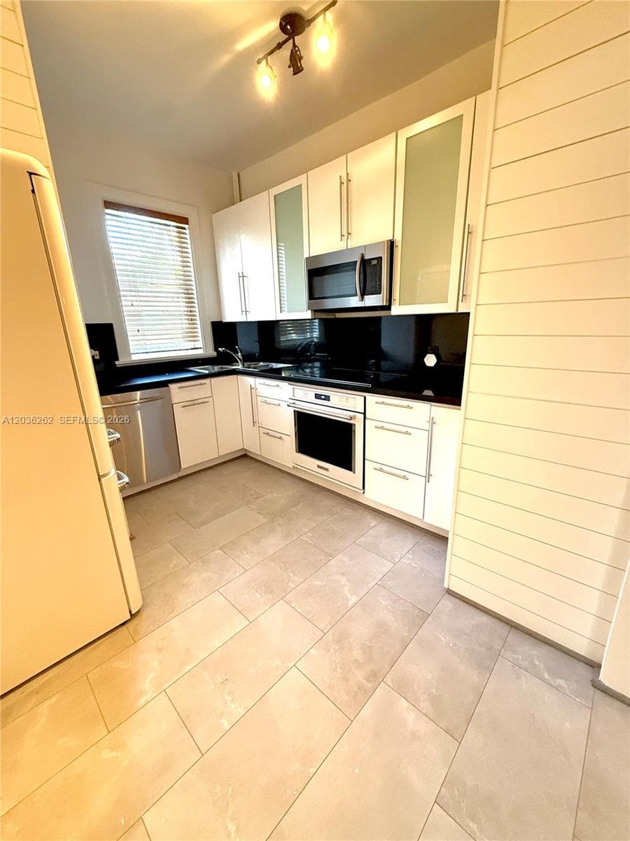 The Esplanade Beach Condo · #108 in Miami Beach - Photo 11