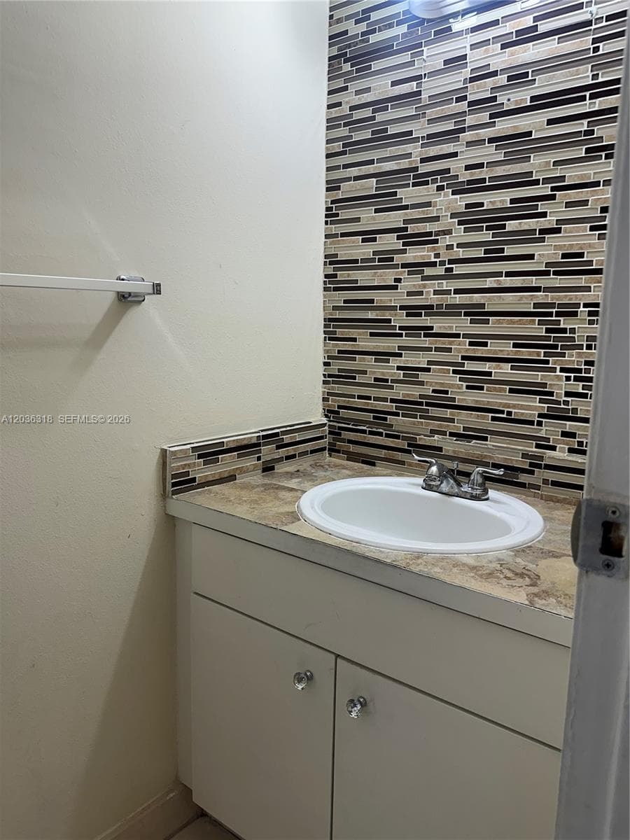 VENETIAN GARDENS · #B201 in Hialeah - Photo 6