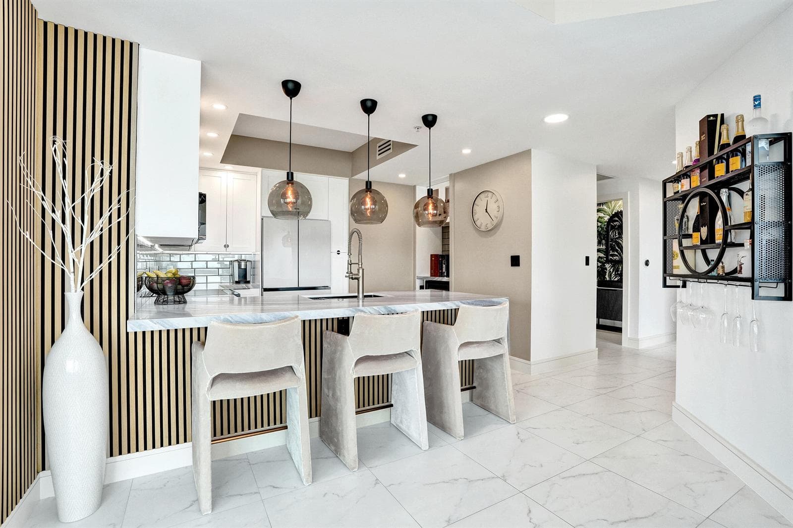 STRADA 315 #1206 KITCHEN WIDE W BAR STOO