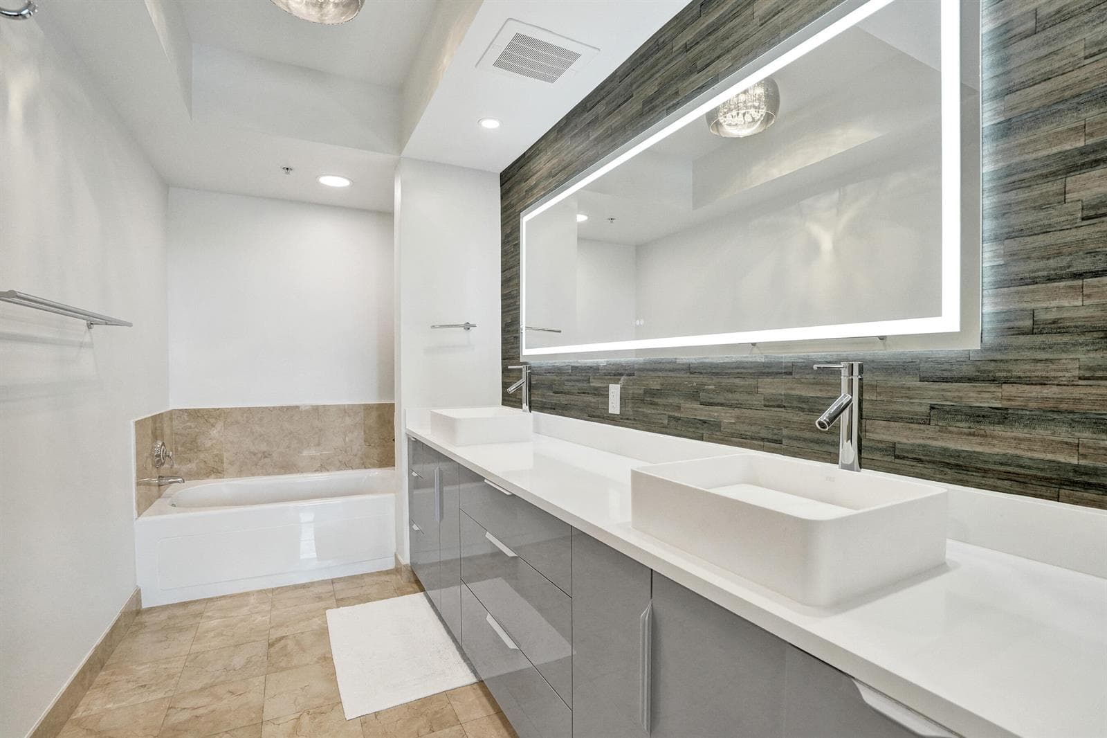 STRADA 315 #1206 MASTER BATH 2