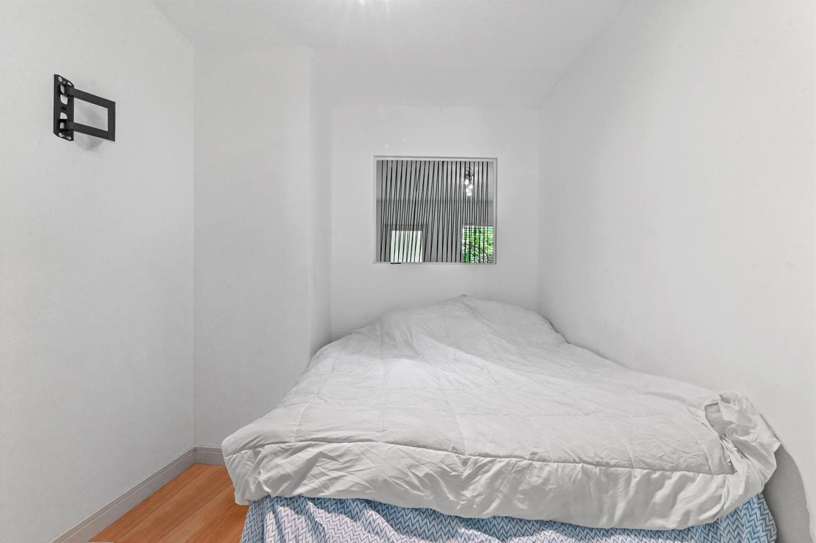 18 Bedroom 01