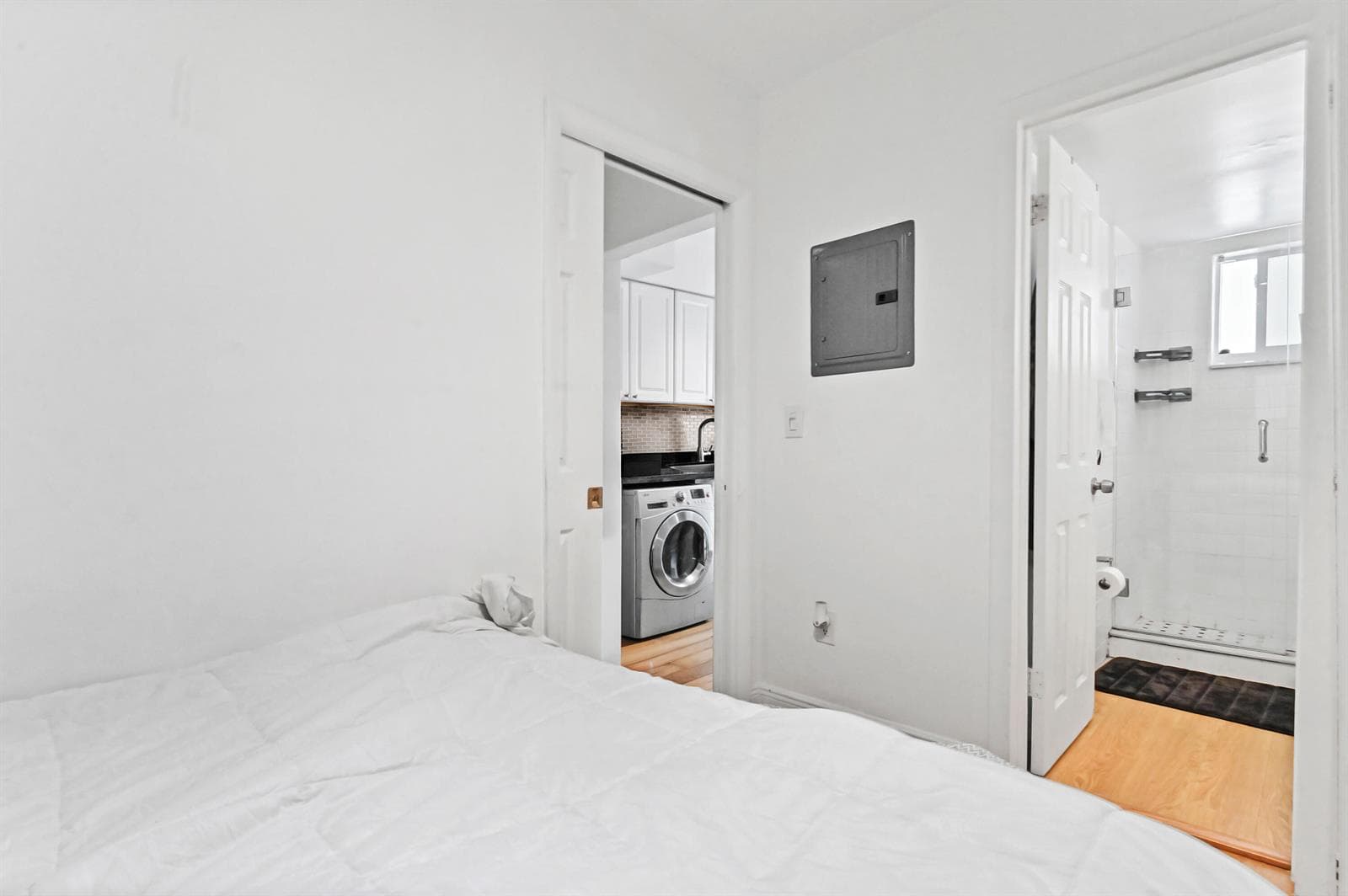 19 Bedroom 02