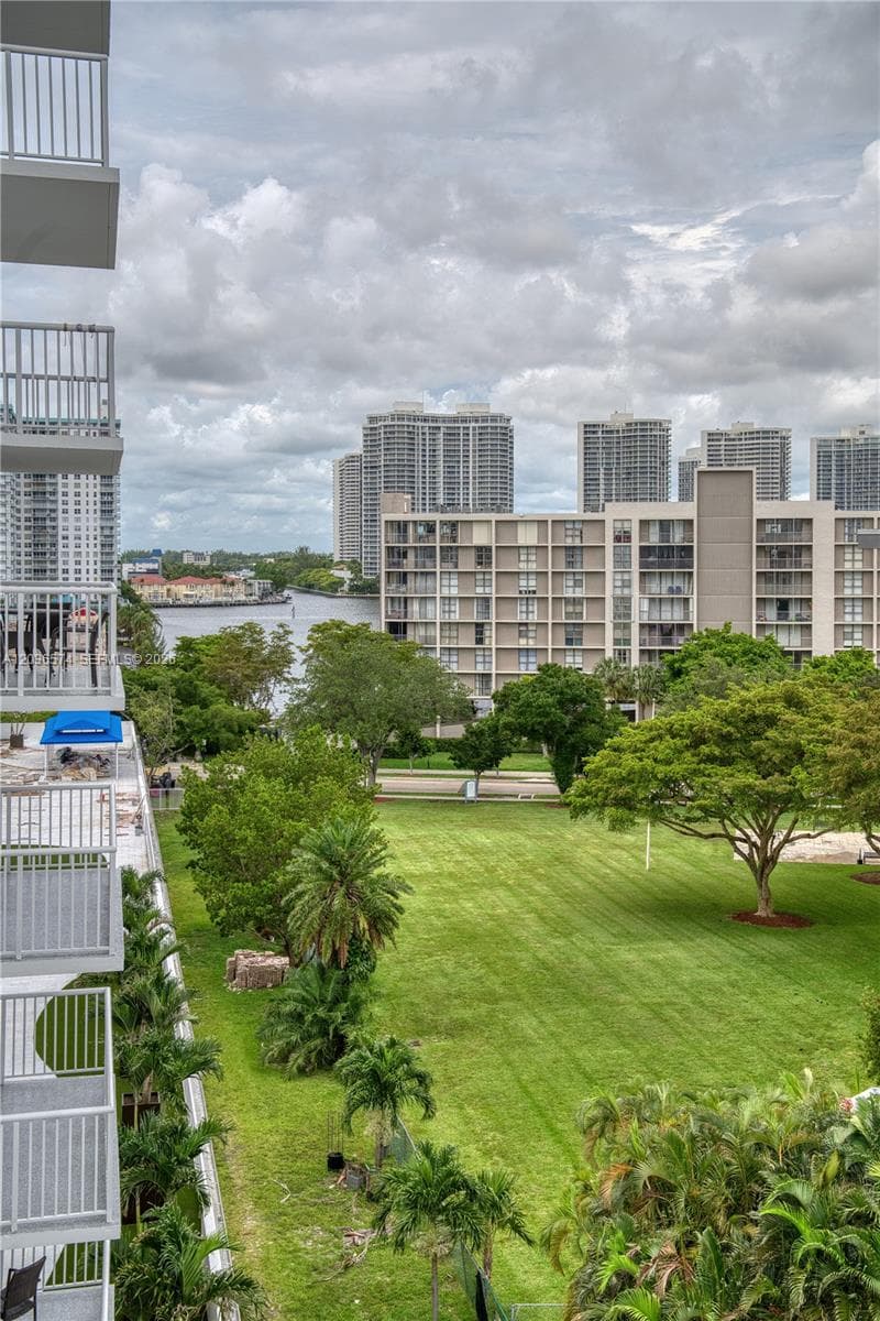 WINSTON TOWERS 400 · #818 in Sunny Isles Beach - Photo 46