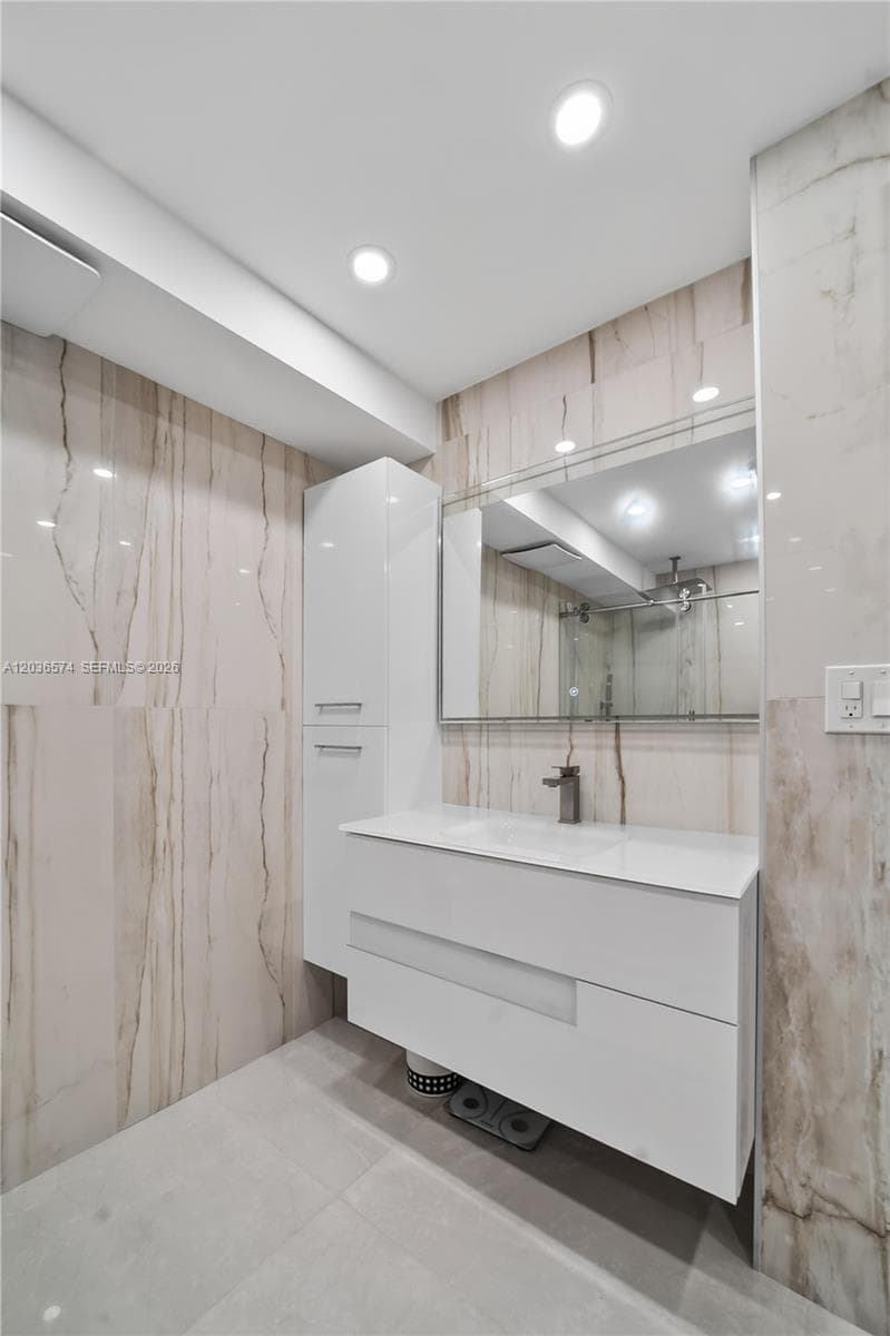 WINSTON TOWERS 400 · #818 in Sunny Isles Beach - Photo 32
