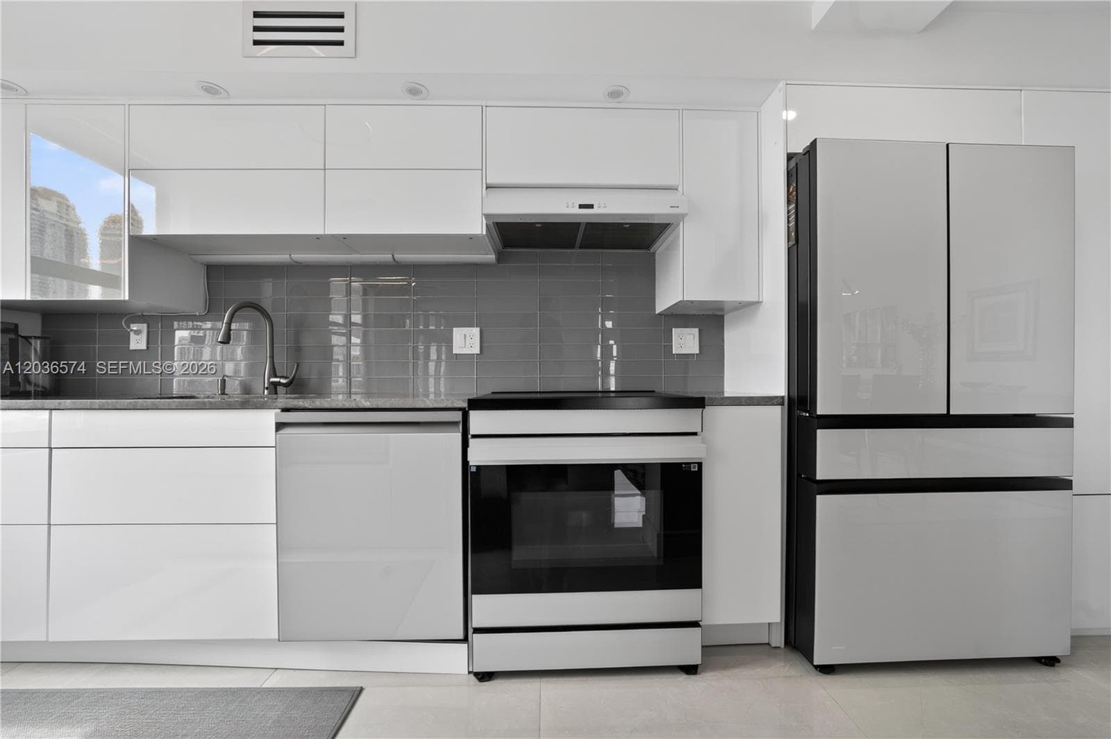 WINSTON TOWERS 400 · #818 in Sunny Isles Beach - Photo 15