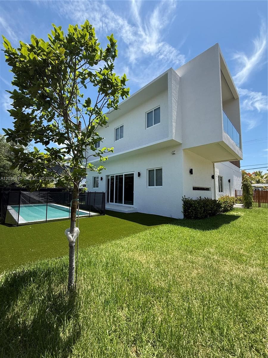 3326 Elizabeth St photo 23