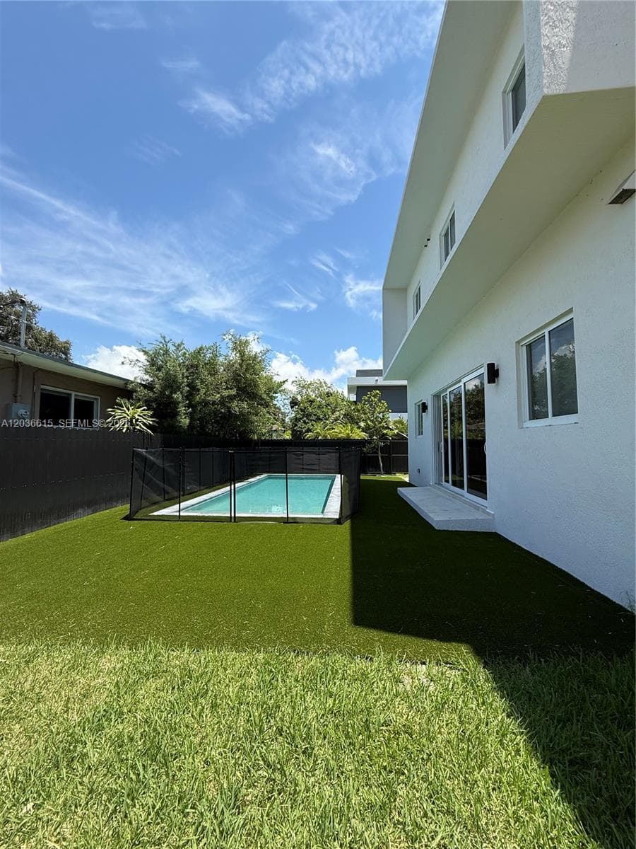 3326 Elizabeth St photo 22