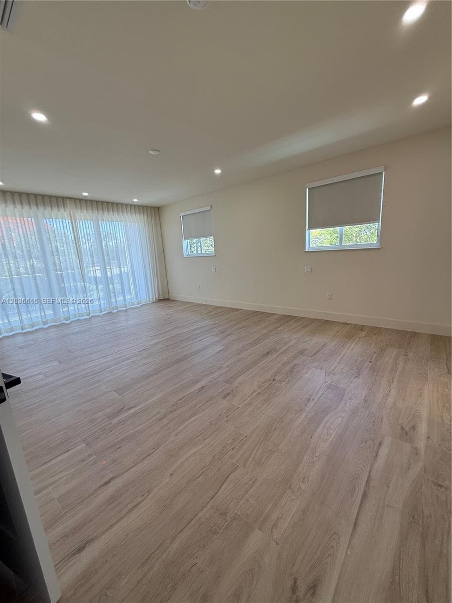 3326 Elizabeth St photo 32