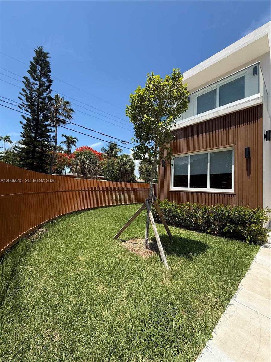 3326 Elizabeth St photo 5
