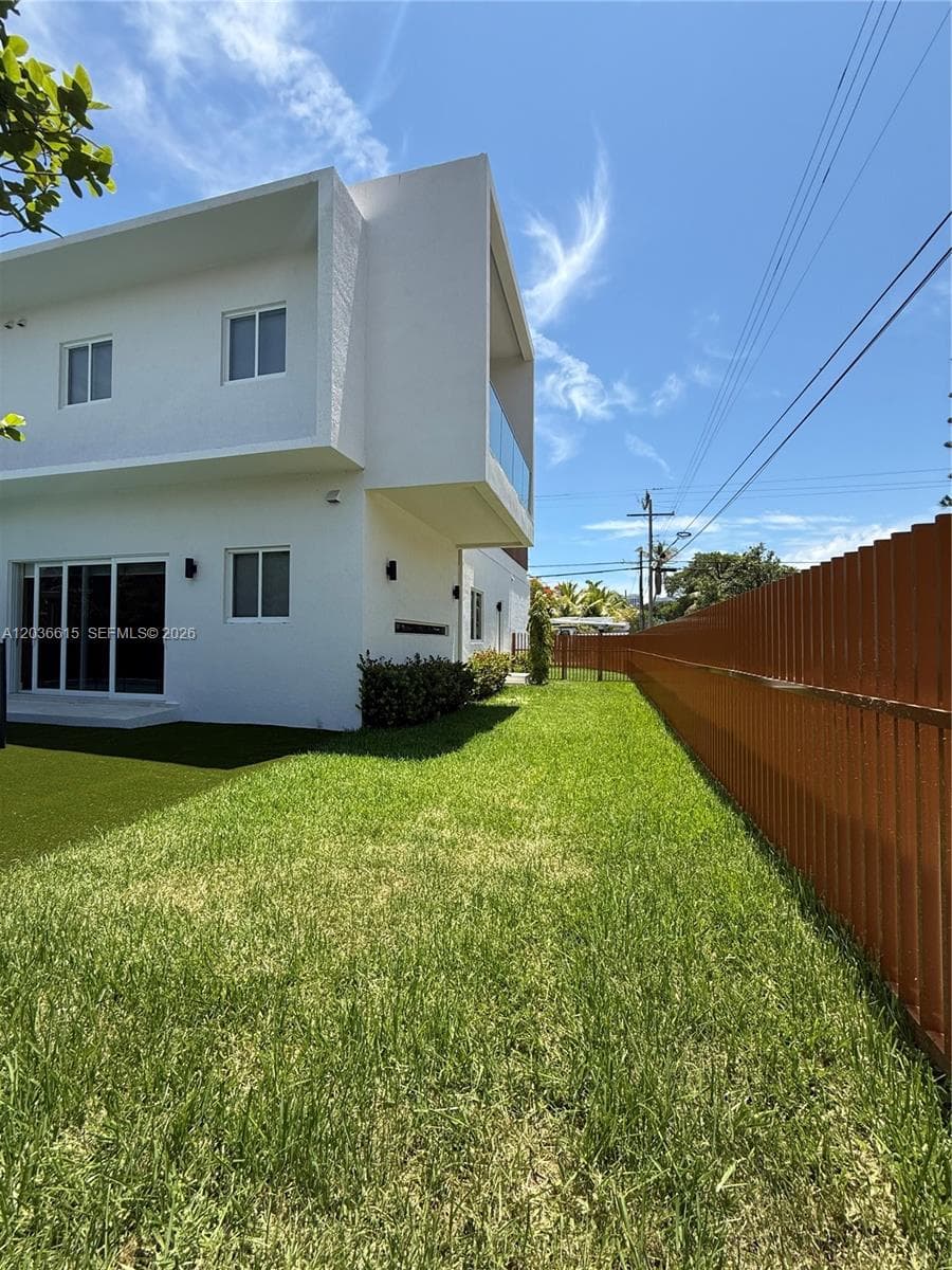 3326 Elizabeth St photo 24