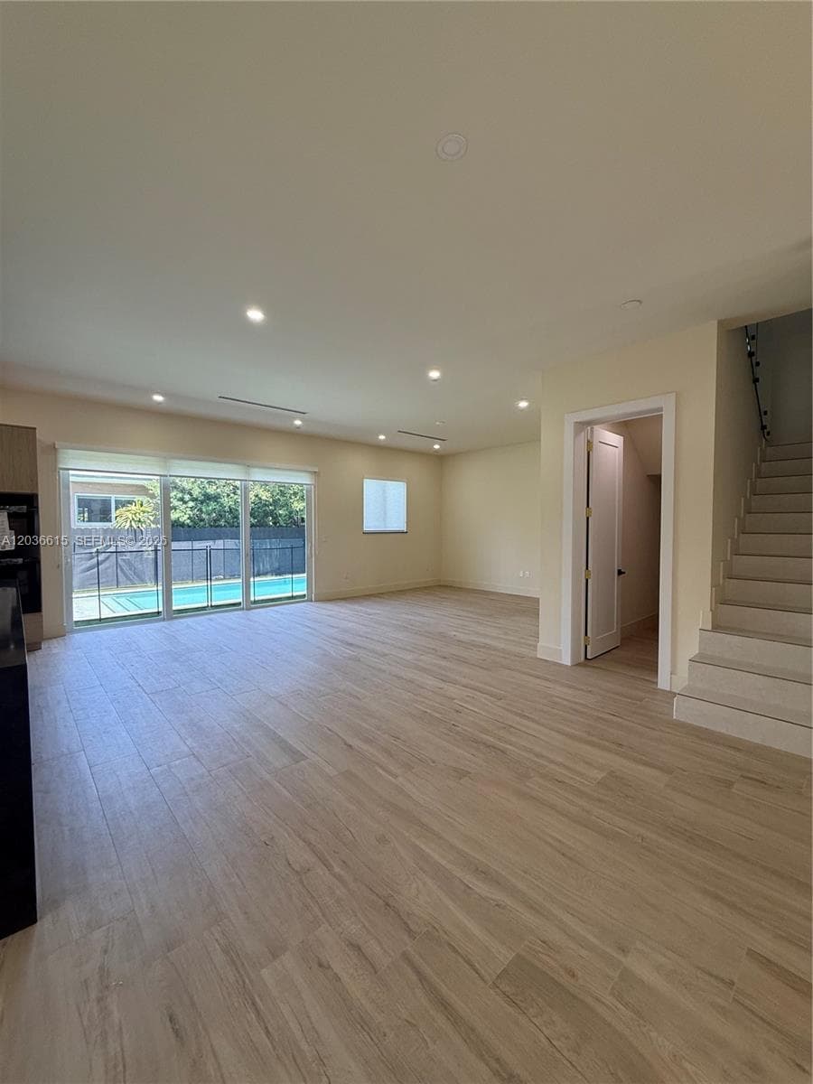 3326 Elizabeth St photo 18