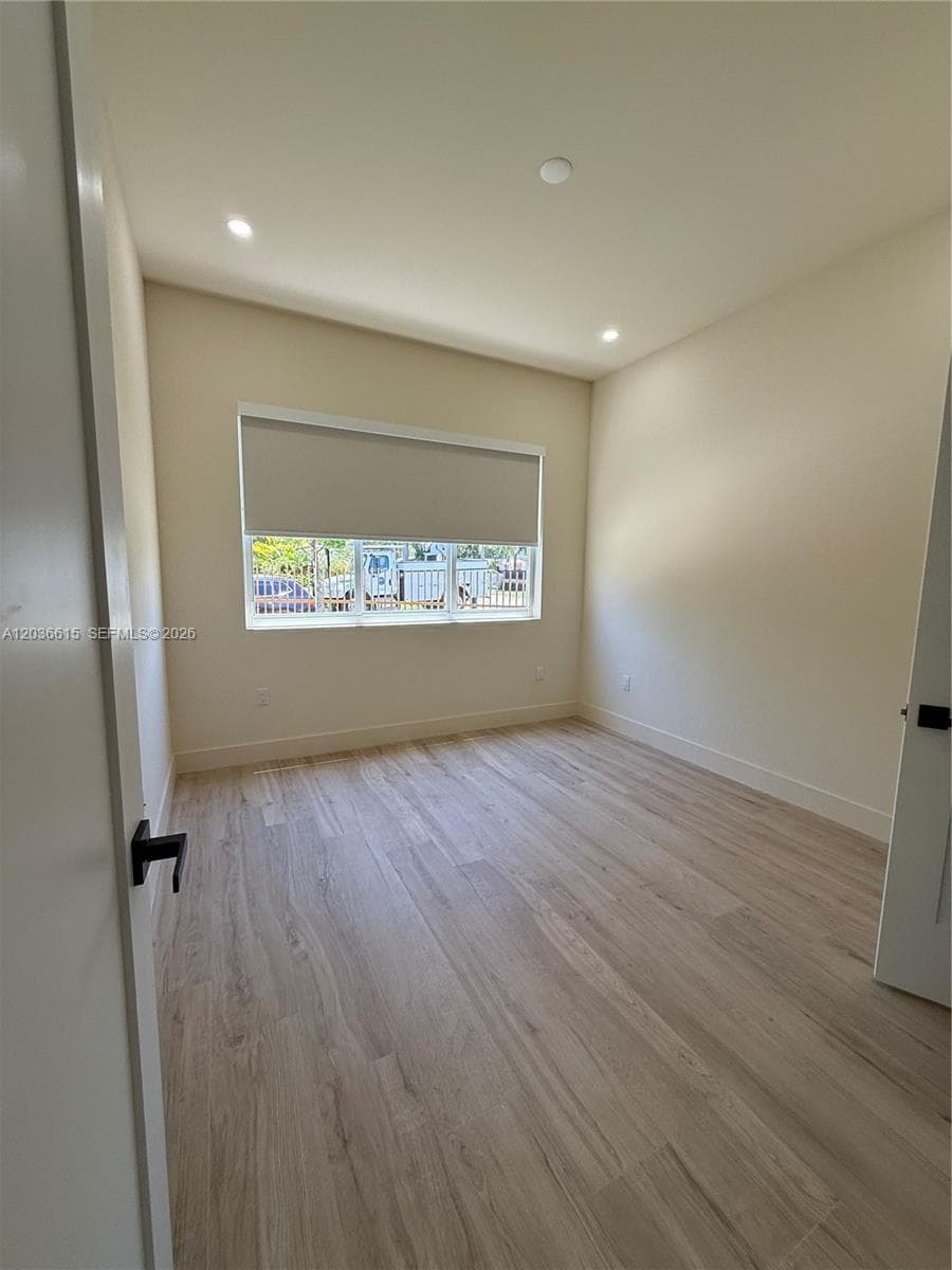 3326 Elizabeth St photo 8