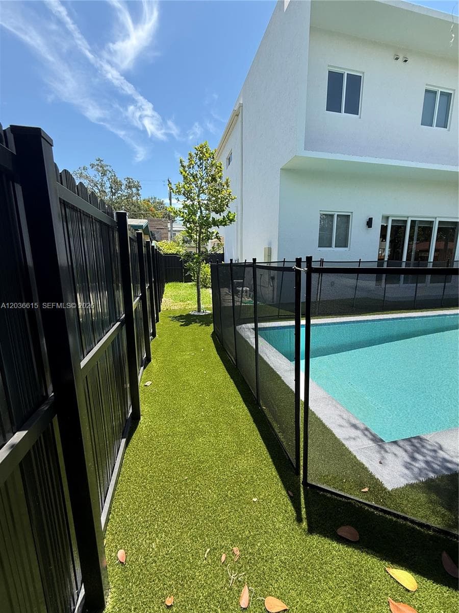 3326 Elizabeth St photo 25