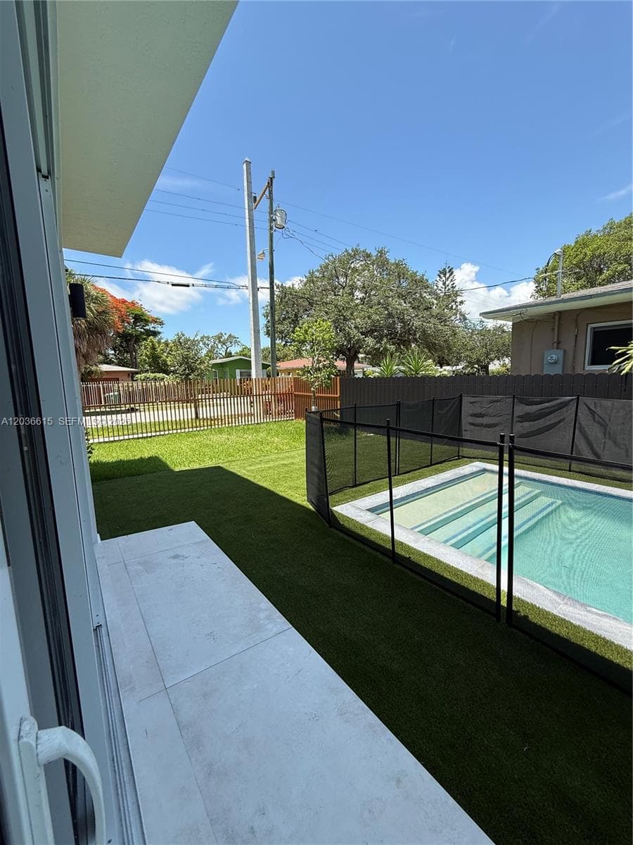 3326 Elizabeth St photo 21