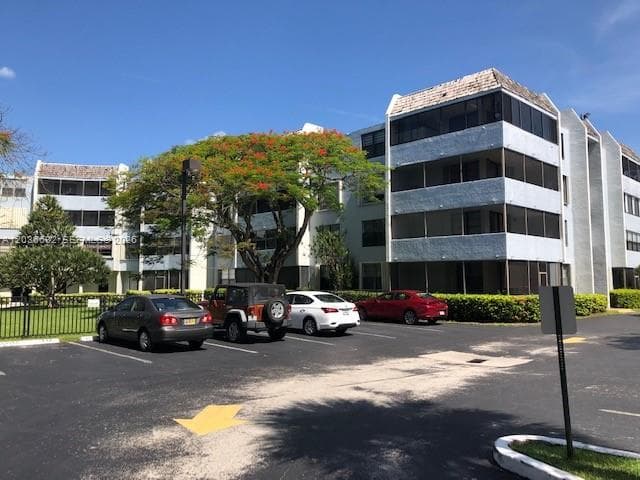 KENDALL GATE CONDO · #316 in Miami - Photo 9