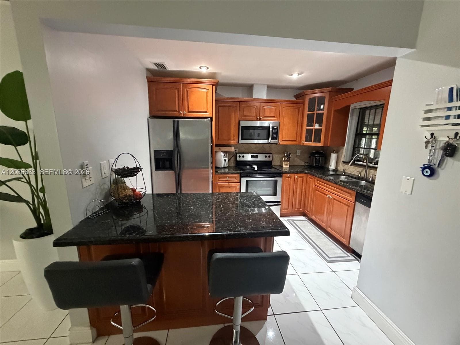 GROVES VILLAS · #5801 in Miami - Photo 3