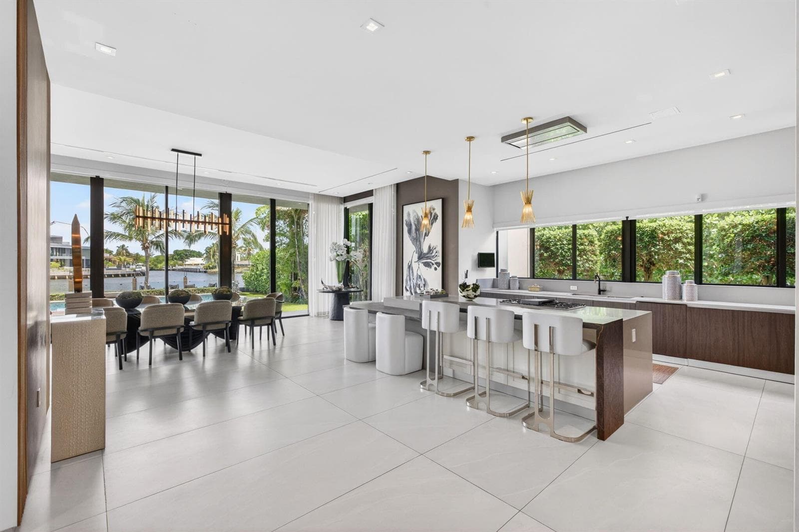 028 - Open Living, Dining & Kitchen