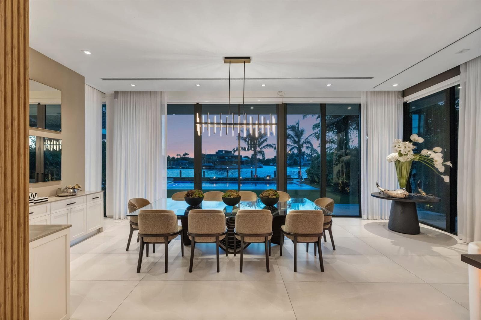 157 - Twilight Dining Room & Wtr View