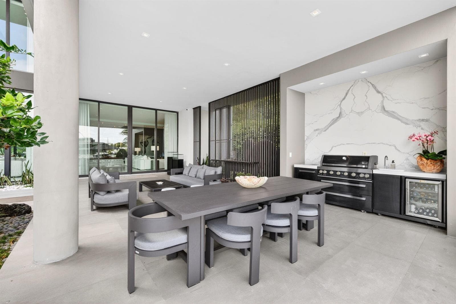 114 - Outdoor Dining & Summer Kitchen
