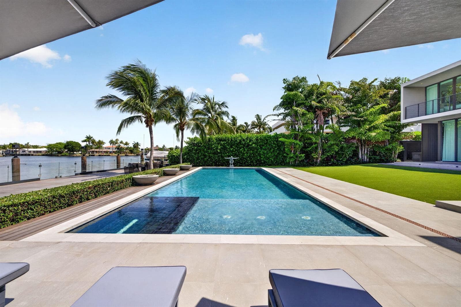 101 - Resort Pool & Wide River Views