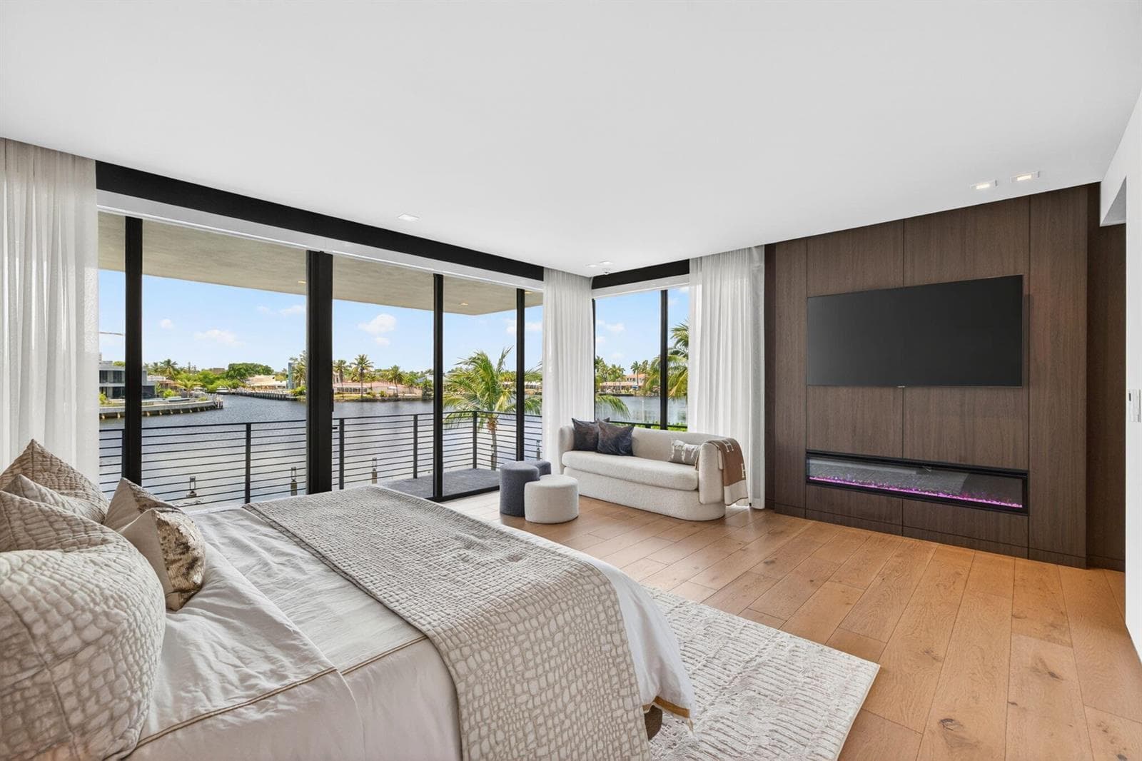 058 - Primary Suite with Panoramic River