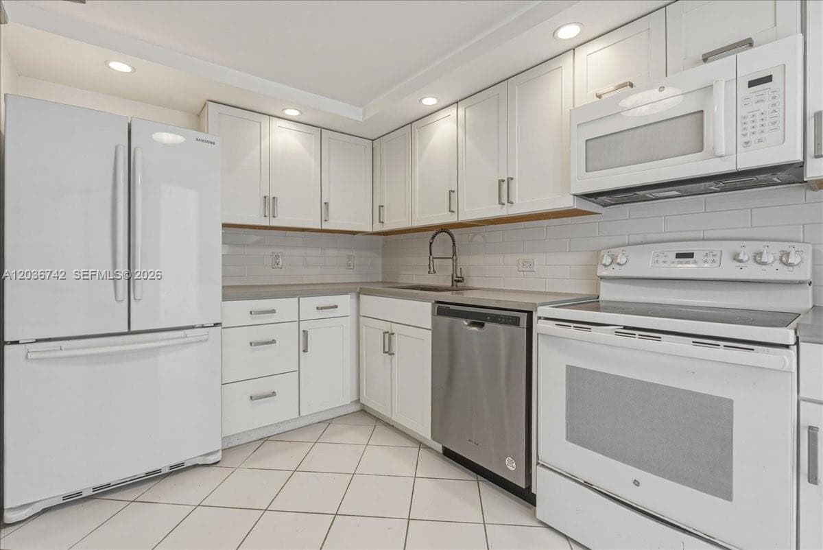 LONDON TOWERS · #404S in Bay Harbor Islands - Photo 17
