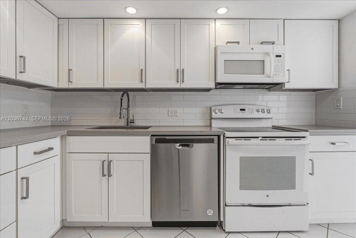 LONDON TOWERS · #404S in Bay Harbor Islands - Photo 16