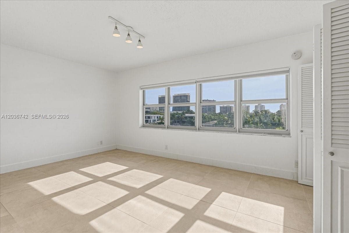 LONDON TOWERS · #404S in Bay Harbor Islands - Photo 20