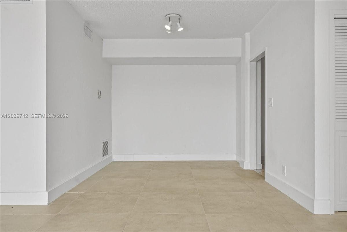 LONDON TOWERS · #404S in Bay Harbor Islands - Photo 14