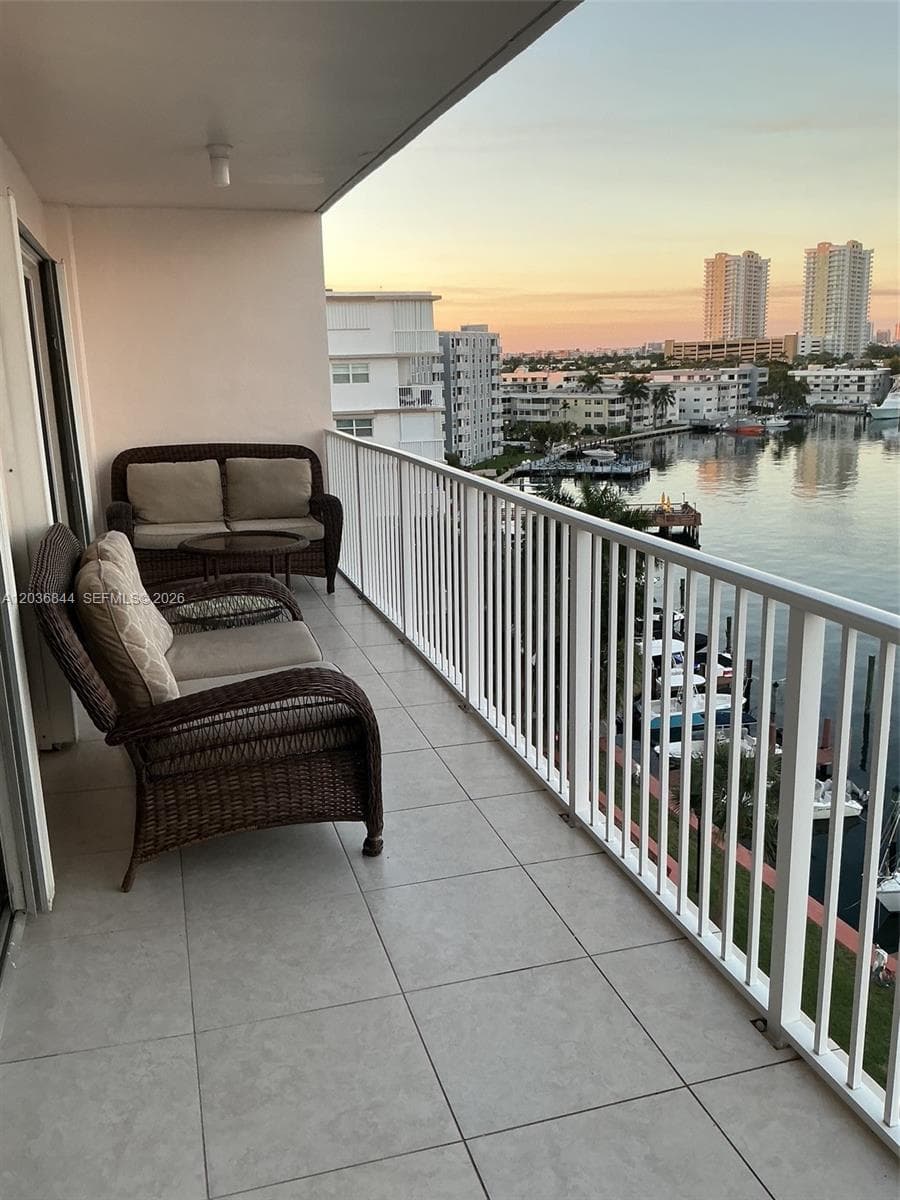 PARK LAYNE TOWERS CONDO · #55 in Hallandale Beach - Photo 4