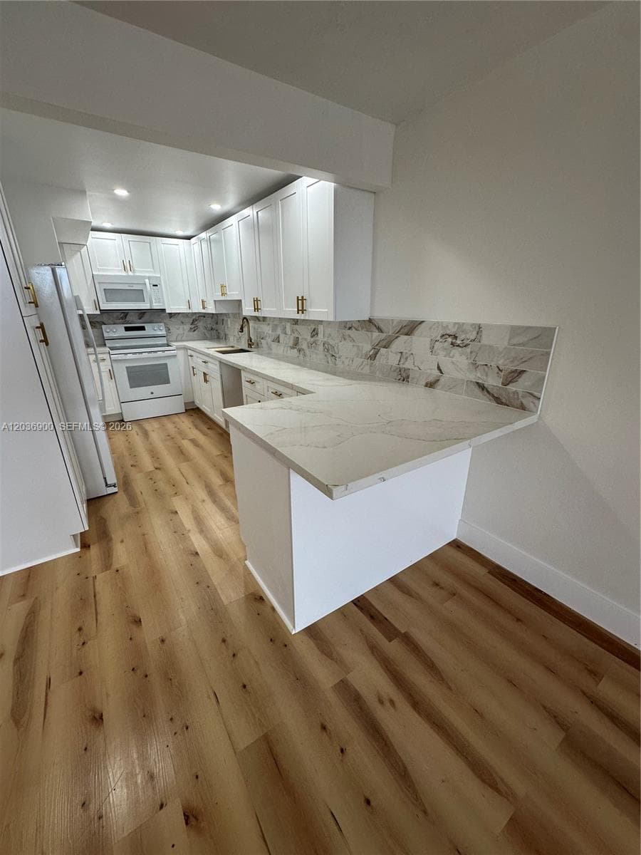 SAMARI LAKE EAST CONDO · #1158 in Hialeah Gardens - Photo 2
