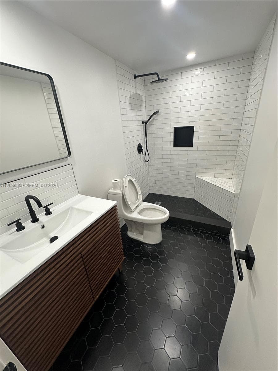 SAMARI LAKE EAST CONDO · #1158 in Hialeah Gardens - Photo 9