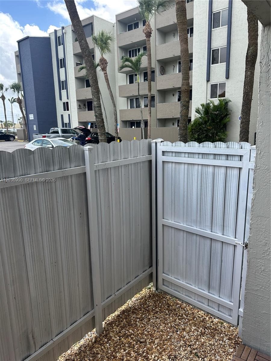 SAMARI LAKE EAST CONDO · #1158 in Hialeah Gardens - Photo 11