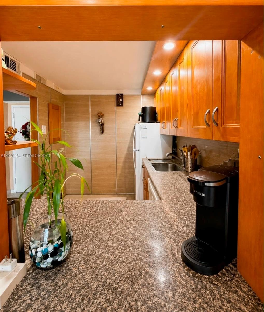 OCEANVIEW PARK CONDO · #505 in Hallandale Beach - Photo 6