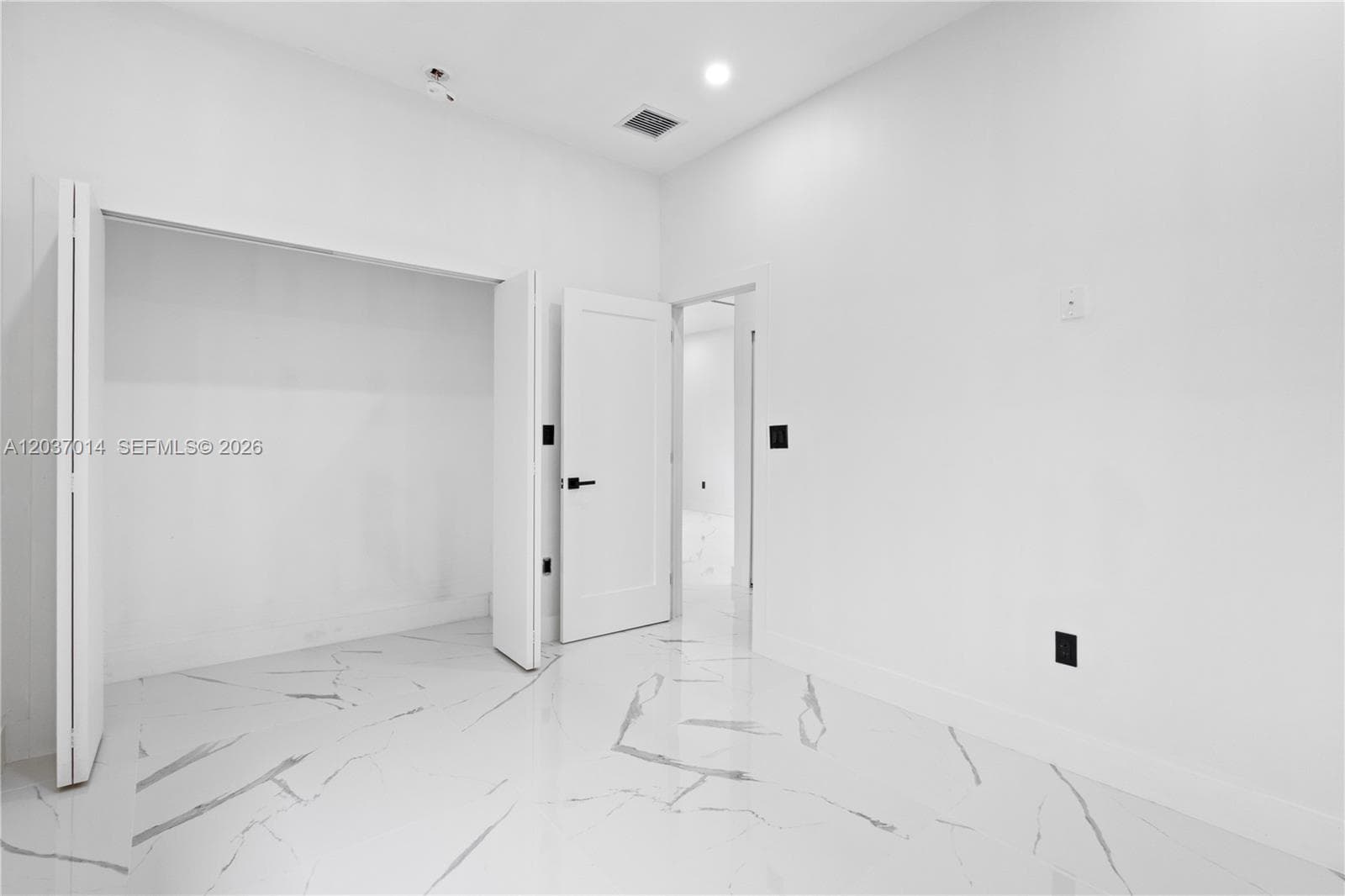 426 SW 9th Ave photo 5