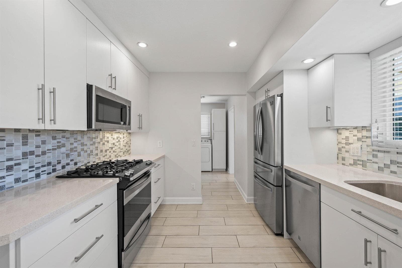 2255 SE 12th St Pompano Beach-35