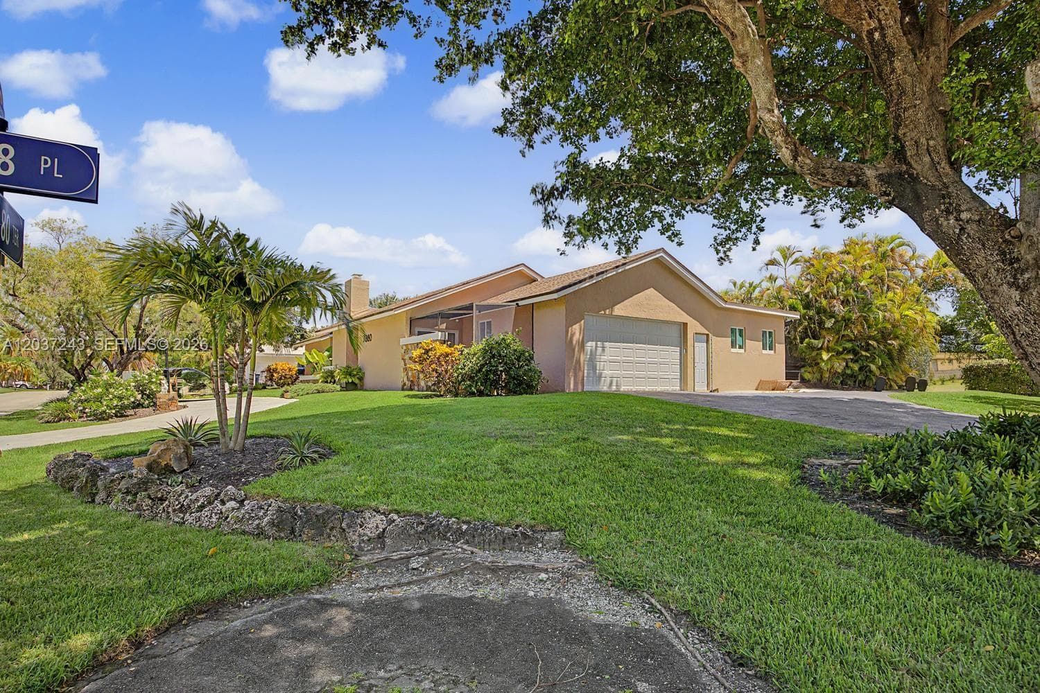 7880 SW 180th Ter photo 4
