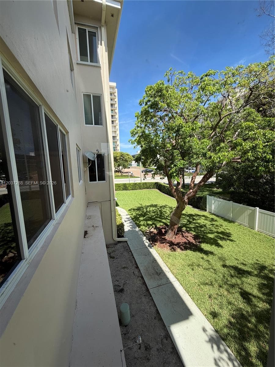 ROCAILLE CONDO APTS · #208 in Lauderdale By The Sea - Photo 9