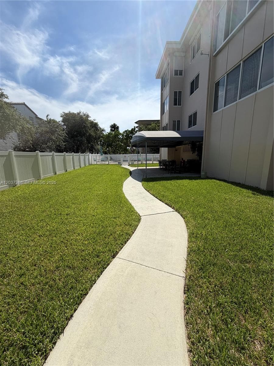 ROCAILLE CONDO APTS · #208 in Lauderdale By The Sea - Photo 18