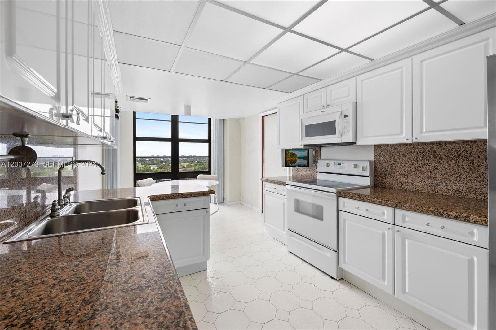 TOWERHOUSE CONDO · #1401 in Miami Beach - Photo 9