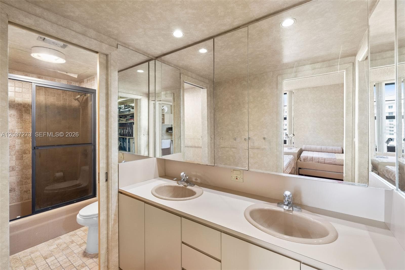 TOWERHOUSE CONDO · #1401 in Miami Beach - Photo 24