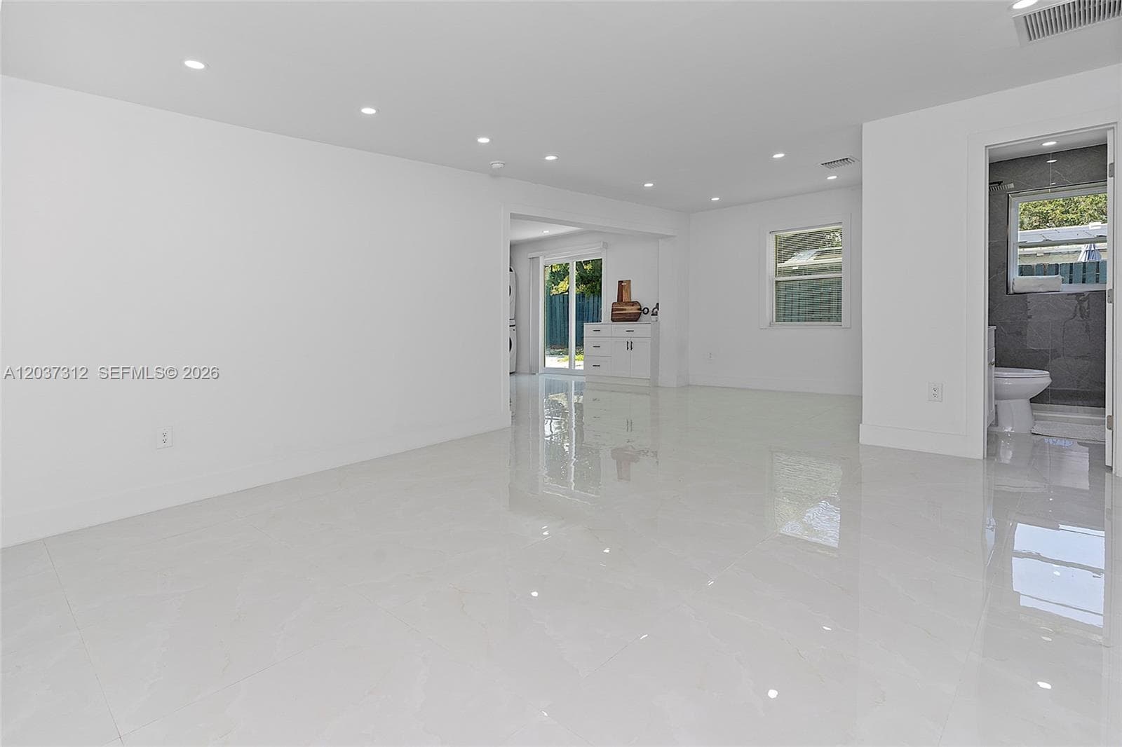 1473 NE 30th Ct photo 4