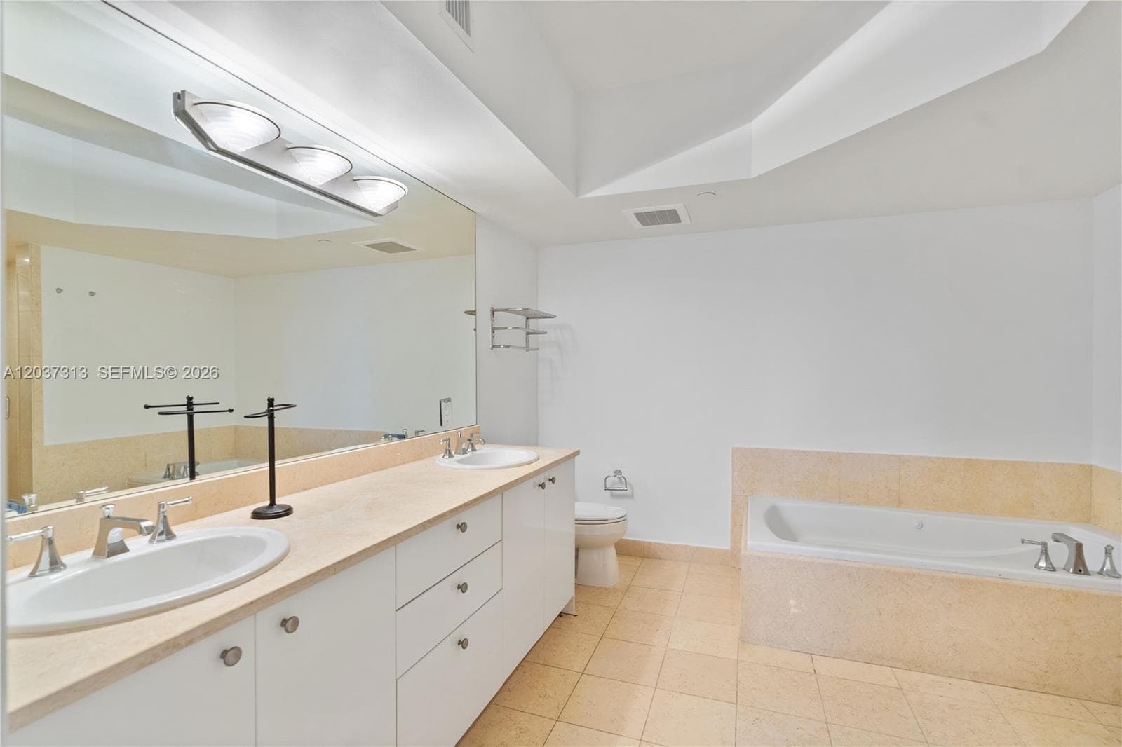 TURNBERRY VLG · #306 in Aventura - Photo 16