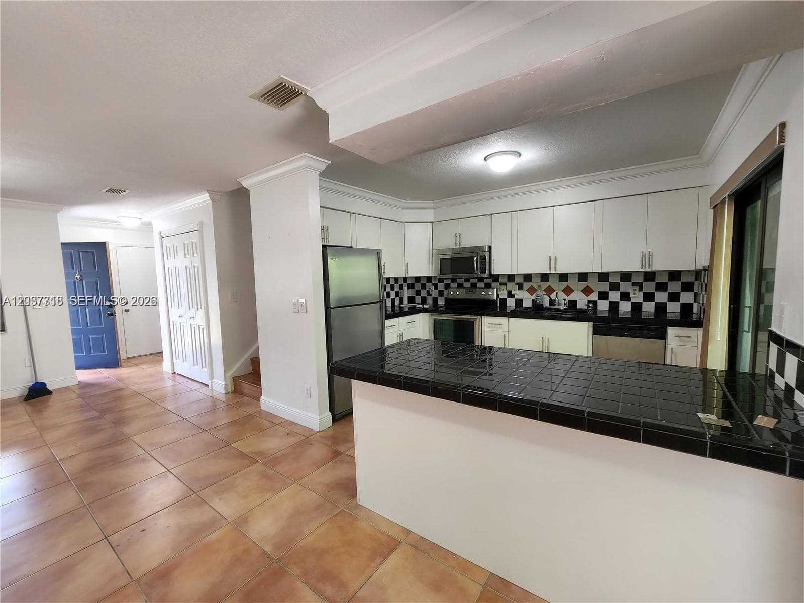15561 SW 110th Ter photo 4