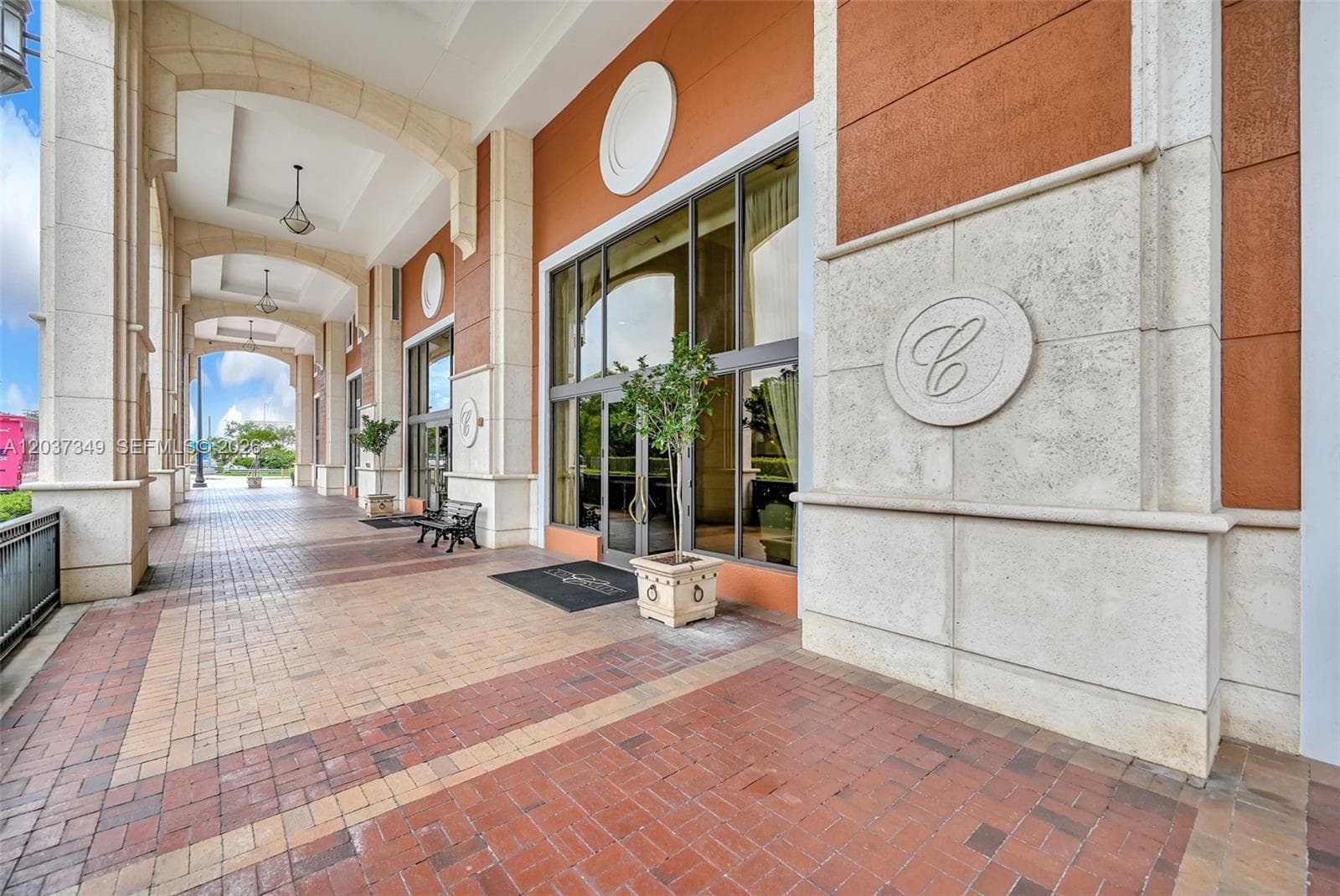 COLONNADE · #905 in Miami - Photo 4
