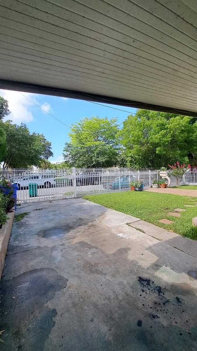 351 NW 31st St photo 18