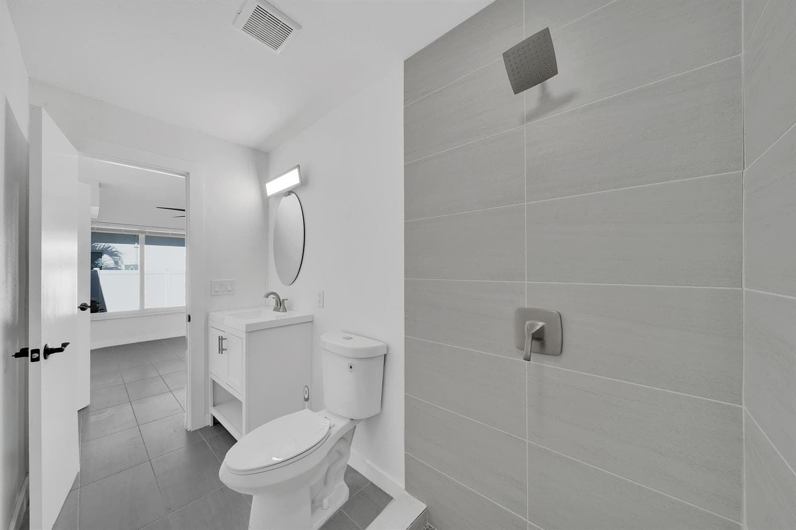 12 Master Bathroom (2)